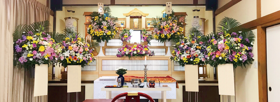 葬儀会場の花の画像
